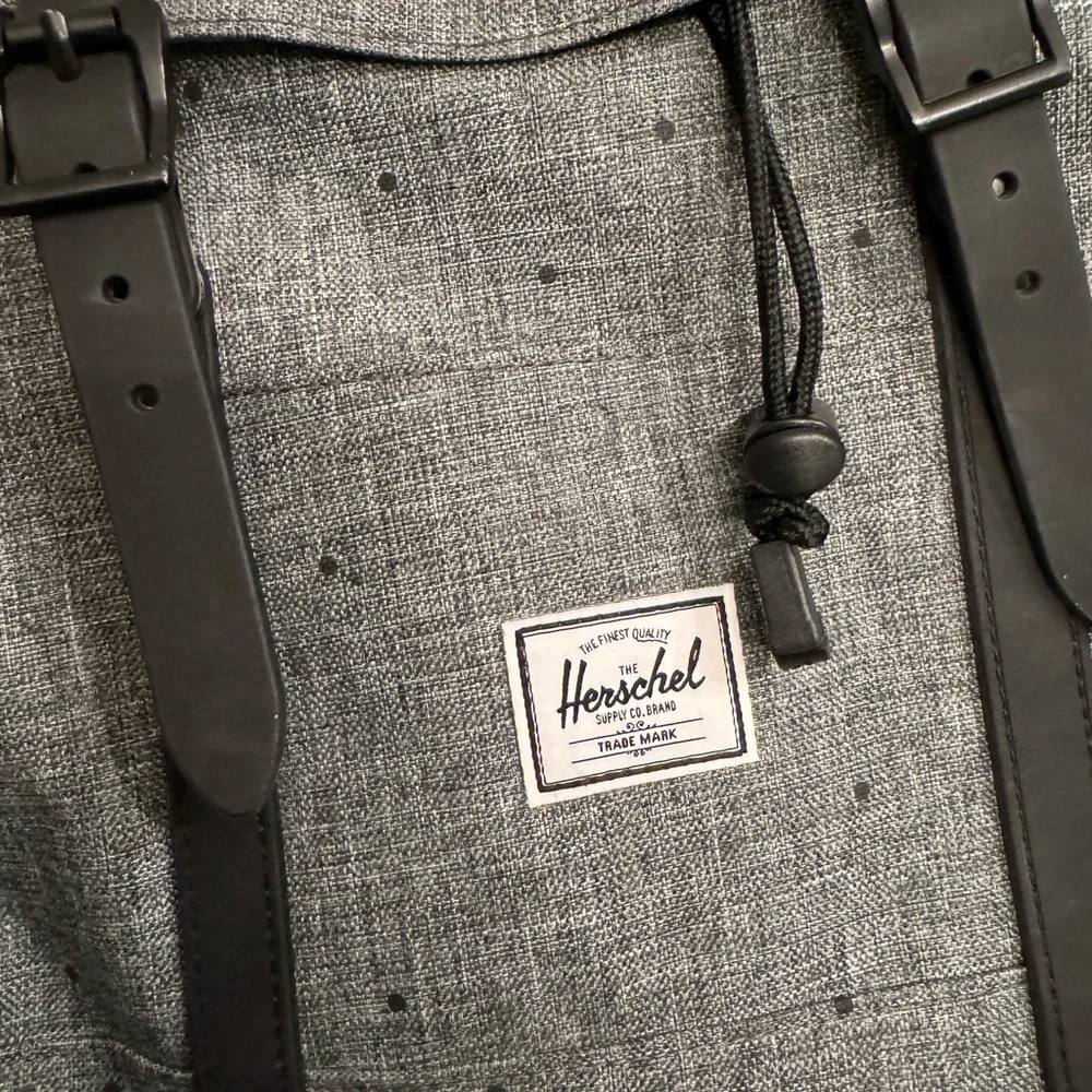 Herschel Little America Heathered Gray Black Dot Backpack EUC - Picture 3 of 5